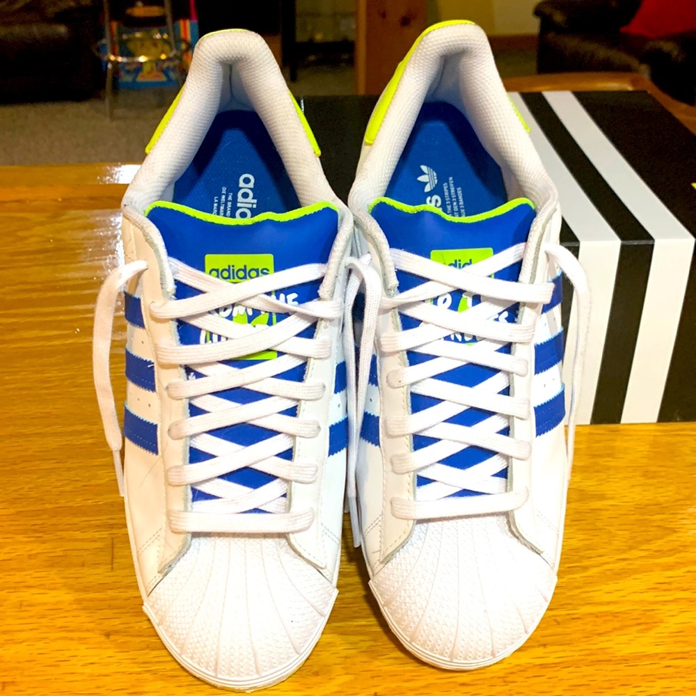NEW ADIDAS “FROM THE COURT FROM THE STREET” SUPERSTAR SHELL TOE. SZ 10.5, WHT/BL